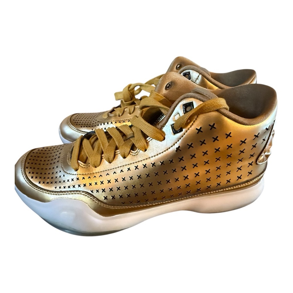 Kobe 10 EXE “Liquid Gold” Metallic Sneakers - Picture 5 of 11